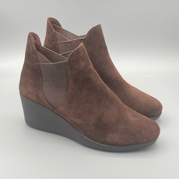 EUC CROCS Leigh Chelsea Wedge Booties, Size 7 - Picture 1 of 9